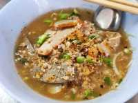 ร้านก๋วยเตี๋ยวเก่าแก่แปดริ้ว เปิดมาแล้วกว่า 60 ปี