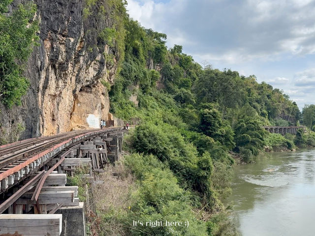 🛤️✨ ถ้ำกระแซ กาญจนบุรี – เส้นทางรถไฟสายมรณะ