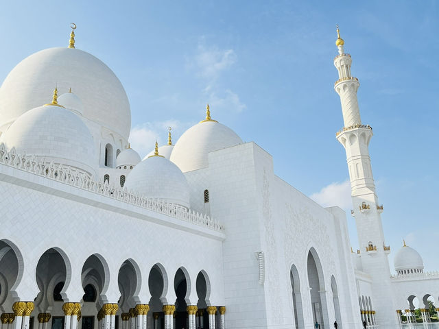 Grace in White: A Visit to Sheikh Zayed Grand Mosque