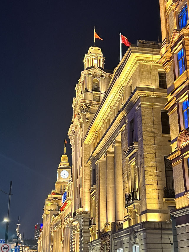 The Bund ยามค่ำคืน แสงไฟวิบวับ 💛✨