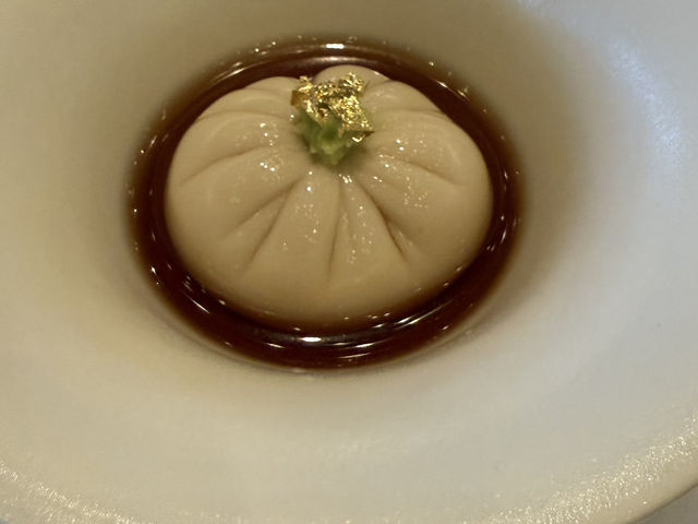 充滿驚喜嘅餐廳，仲有可以望晒香港最靚嘅景色