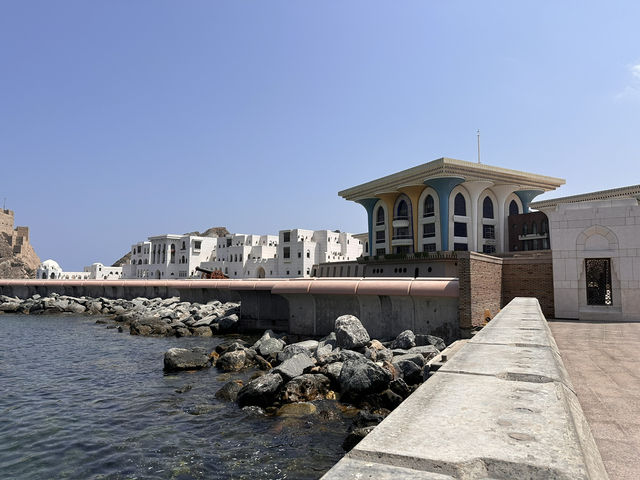 【Al Jalali Fort／アル・ジャラリ要塞｜ムトラ湾を見守る“海辺の防御要塞と時の記憶”】