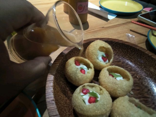 【饃饃餃子】乃正宗尼泊爾食館,好有傳統風味,支持！