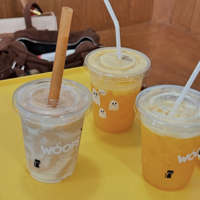Woops คาเฟ่สาทร