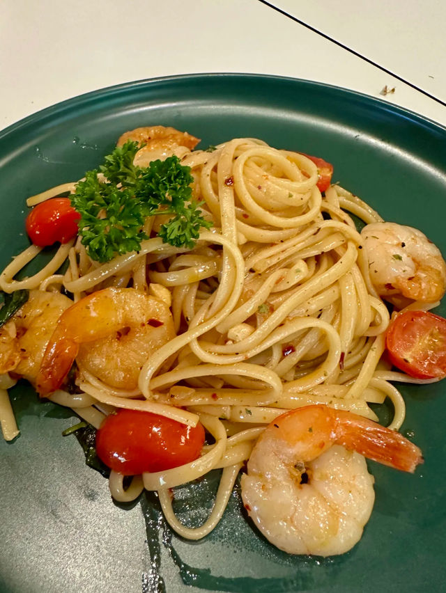 Pineyard Café – Rustic charm by the lake