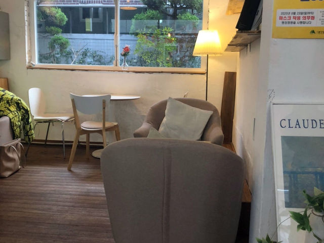 범어동 감성카페 인커먼☕ 크로플 한입에 국내여행 온 기분