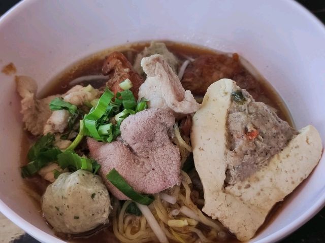 ก๋วยเตี๋ยวร้านเก่าแก่เมืองกรุงเก่า เปิดมากว่า 70ปี