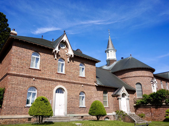 北海道「百年女子修道院」_紅磚哥德羅馬式建築風格