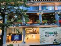 夜幕下的鑽石幻境 ， LV The Place Bangkok 的藝術饗宴。