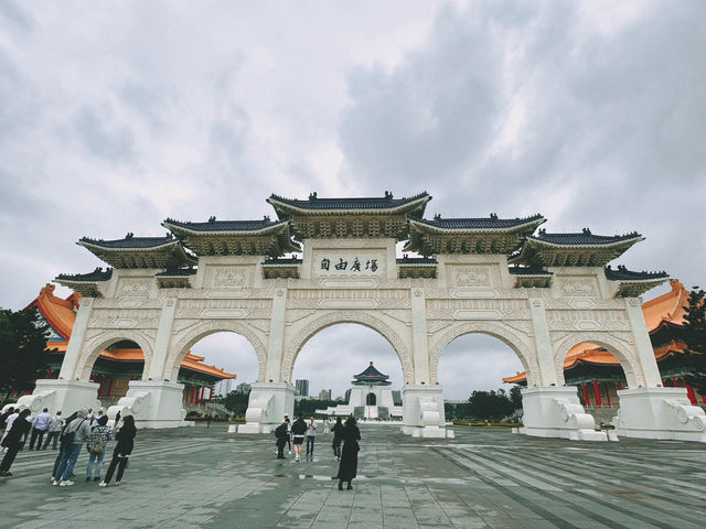  🏛️ หอรำลึกเจียง ไค เช็ค – แลนด์มาร์คสุดคลาสสิก