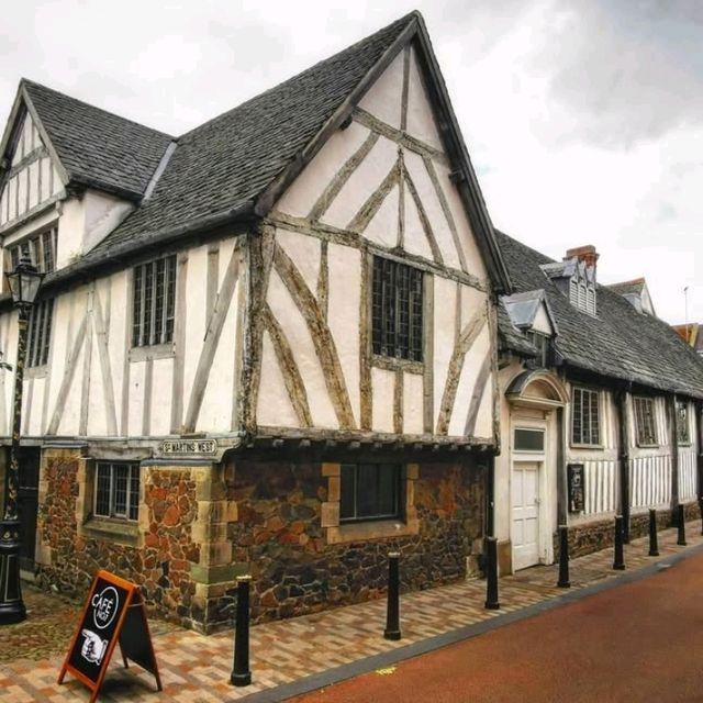 Very nice small, free museum and nice explanations of medieval life and the town's