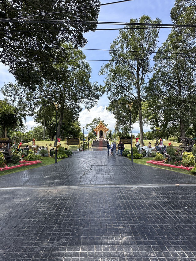 ศาลสมเด็จพระนเรศวรมหาราช ณ เมืองปราจีนบุรี