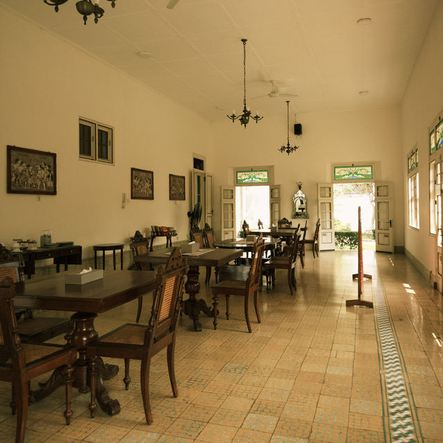 Experience The Javanese Palace Stay