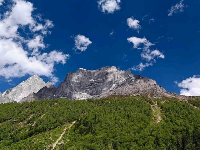 Shuangqiao Valley Is a Chill Wonderland in the Mountains
