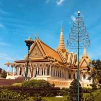 👑 "Crown Jewel of Cambodia: The Royal Palace of Phnom Penh