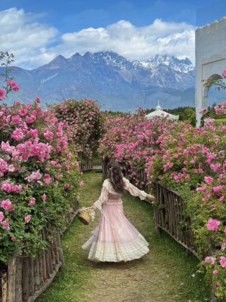 🌸 Tinghua Valley — The “Hobbit Garden” of Lijiang