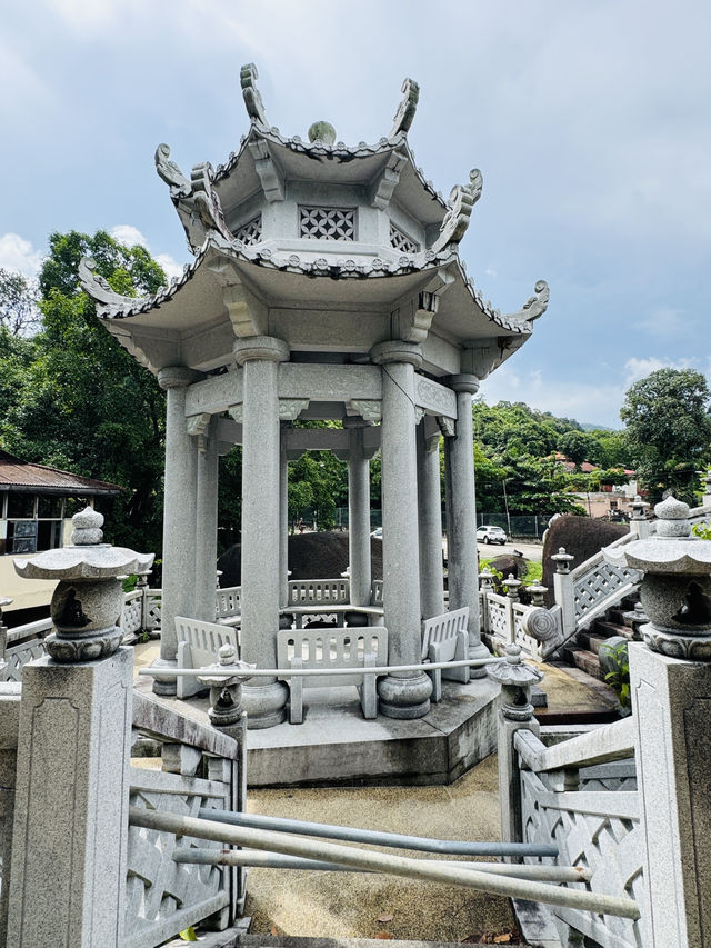 Meet the Small Guardians of Kek Lok Si 