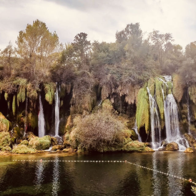Kravica Waterfall: A Solo Traveler’s Emerald Oasis! 🌿💦
