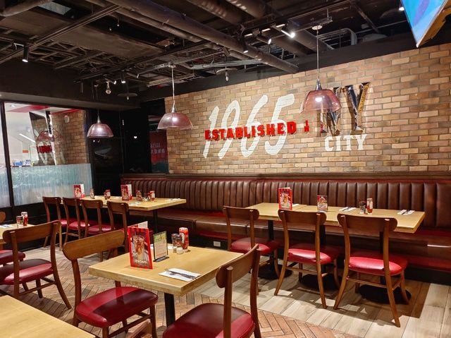 新莊宏匯，TGI FRIDAYS星期五美式餐廳
