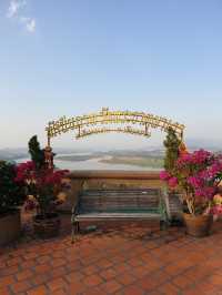 🛕 Phra That Pha Ngao: Chiang Rai’s Sacred Cliff
