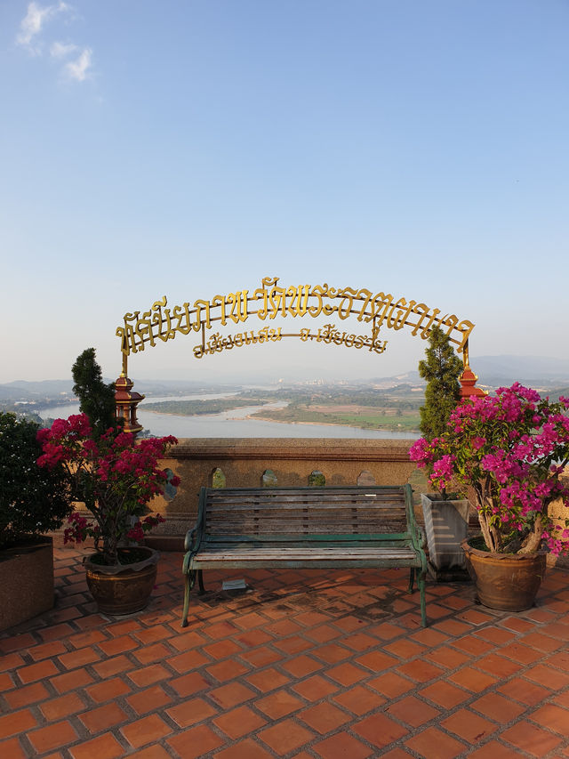 🛕 Phra That Pha Ngao: Chiang Rai’s Sacred Cliff