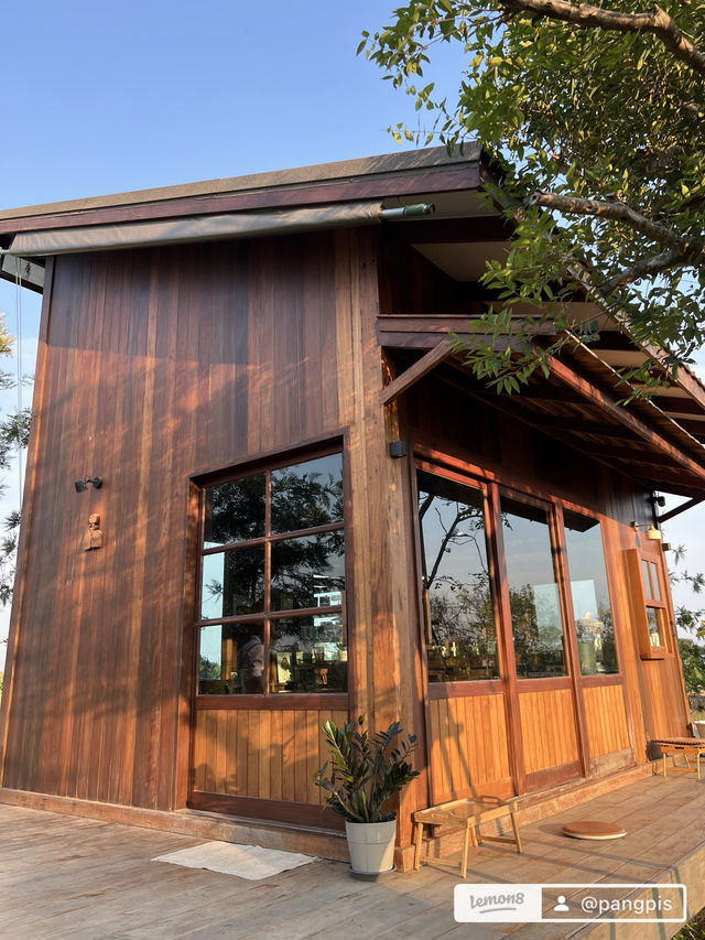 ดอกไม้ ประตูแจกัน วิลเลจ | คาเฟ่ในสวนสไตล์โฮมมี่ 🚪