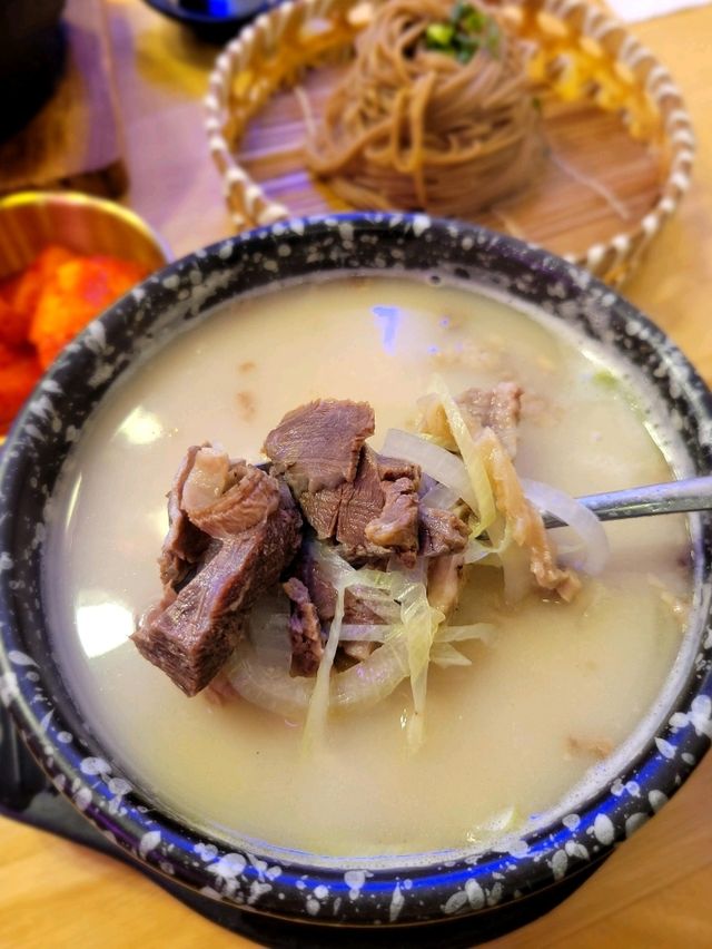 正宗韓式料理😍雪濃湯❄️🐄、拌飯、泡菜餃子🥟