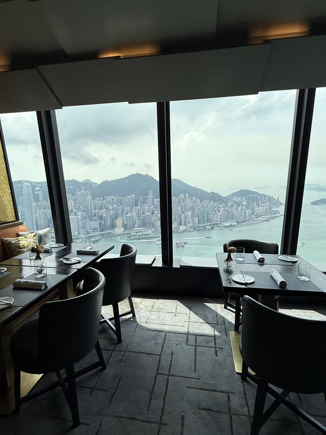 高空美景，法國菜浪漫滿屋