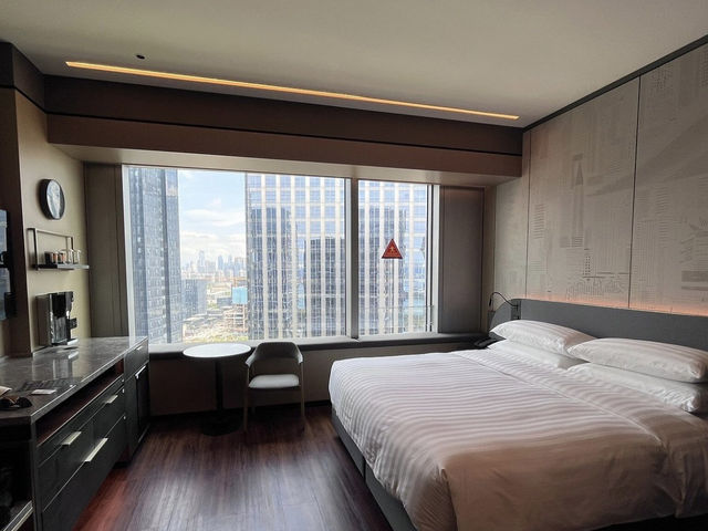 無邊際泳池打卡配絕美夜景