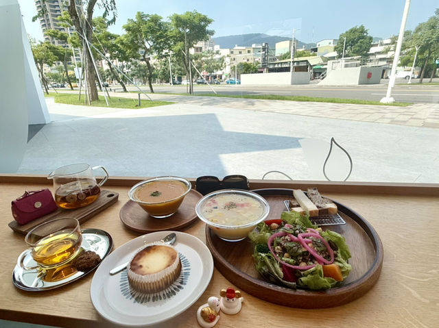 高雄內惟藝術中心附屬(SOUP)蔬食輕食咖啡廳.美食色香味俱全. 無麩質麵包.蛋糕.是糖尿病之友的福音 高雄內惟藝術中心附屬(SOUP)蔬食輕食咖啡廳.美食色香味俱全. 無麩質麵包.蛋糕.是糖尿病之友的福音