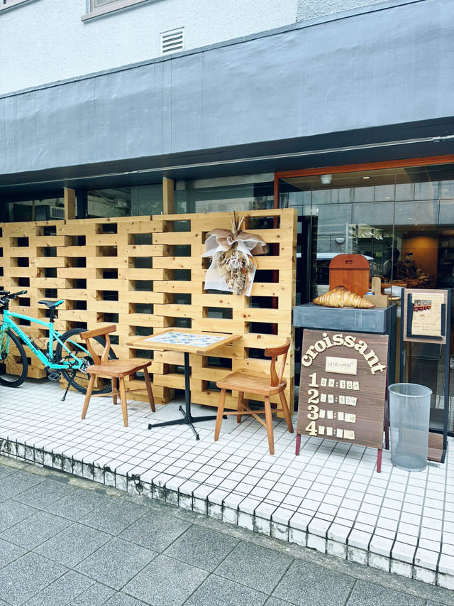 北野の坂の途中で香ばしい香りに誘われて🥐✨ 北野の坂の途中で香ばしい香りに誘われて🥐✨