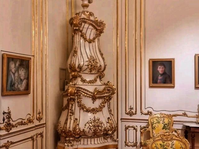 🏰🌷 Schönbrunn Palace – Vienna’s Golden Crown of History and Harmony