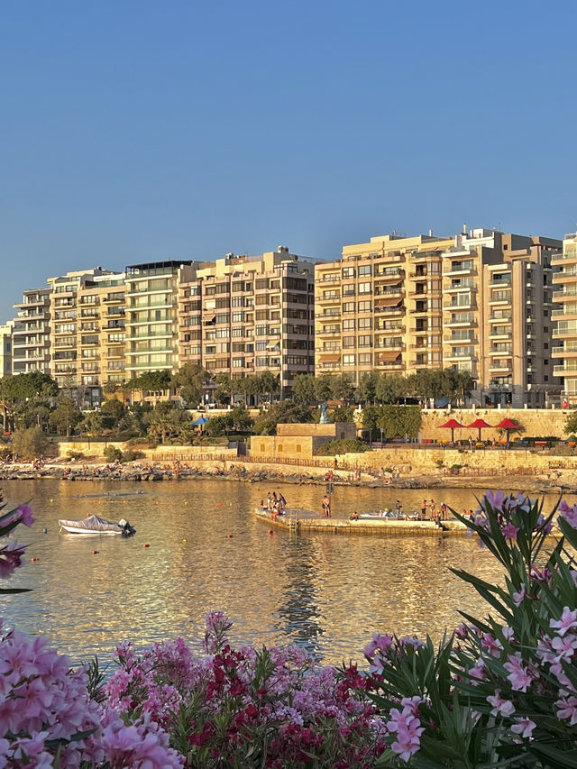 🏖️ 도시 속 오아시스, 발루타 베이 비치 🌊 🏖️ 도시 속 오아시스, 발루타 베이 비치 🌊