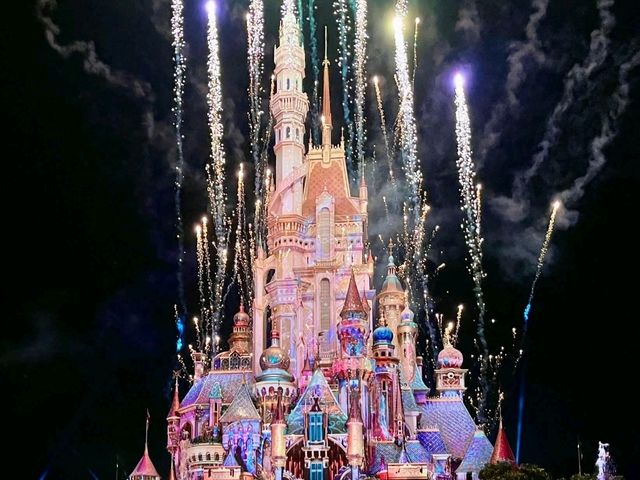 “Sparkling Dreams – The Night of Lights at Hong Kong Disneyland”