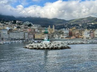 코르시카 문화와 매력을 생생하게 만날 수 있는 관문