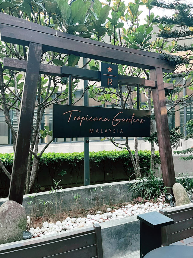 Starbucks Reserve – Coffee in Lush Serenity Starbucks Reserve – Coffee in Lush Serenity