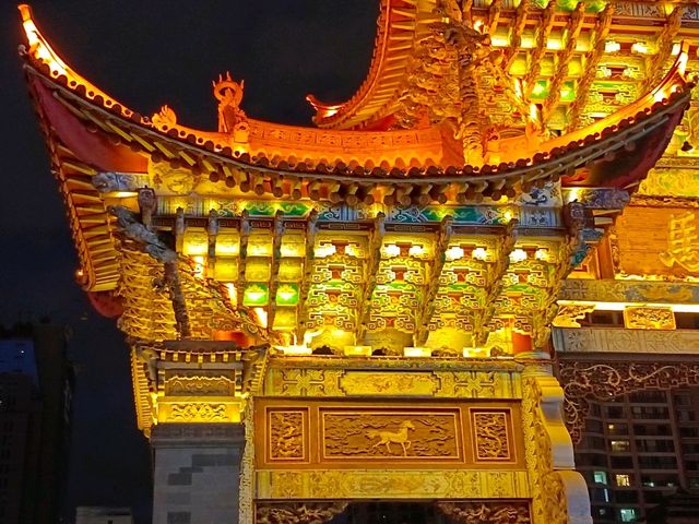 金馬碧雞坊 Jinma Biji Historic site