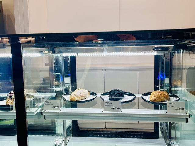 Ten Thousand: minimalist cafe at Lotte West Lake🇻🇳🎉 Ten Thousand: minimalist cafe at Lotte West Lake🇻🇳🎉