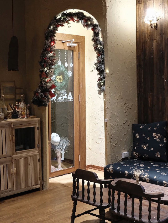 Ba Cậu Café – A Cozy Hidden Spot Inside an Old Hanoi House Ba Cậu Café – A Cozy Hidden Spot Inside an Old Hanoi House