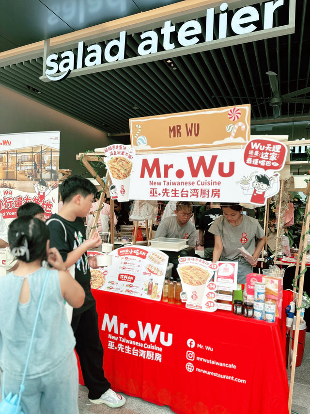 Malaysia’s Xmas Blazer Bash: Sunway Square Vibes 🎄✨ Malaysia’s Xmas Blazer Bash: Sunway Square Vibes 🎄✨