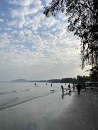 เดินรับลมชมพระอาทิตย์ตกที่หาดเขาตะเกียบ 🌞🏞️