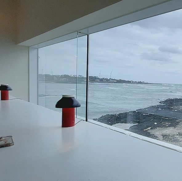 제주 구좌읍 바다를 마주한 감성카페“비수기애호가”