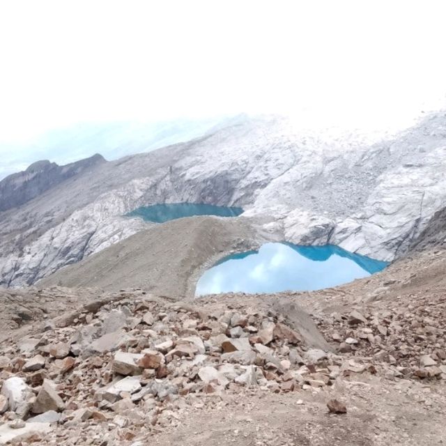 A big challenge to visit four lakes in one day from Huaraz by myself 