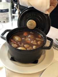찐 비프부르기뇽을 먹고 싶다면 “Au Bourguignon du Marais“