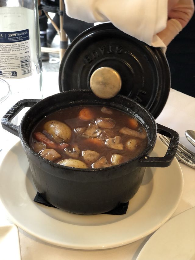 찐 비프부르기뇽을 먹고 싶다면 “Au Bourguignon du Marais“