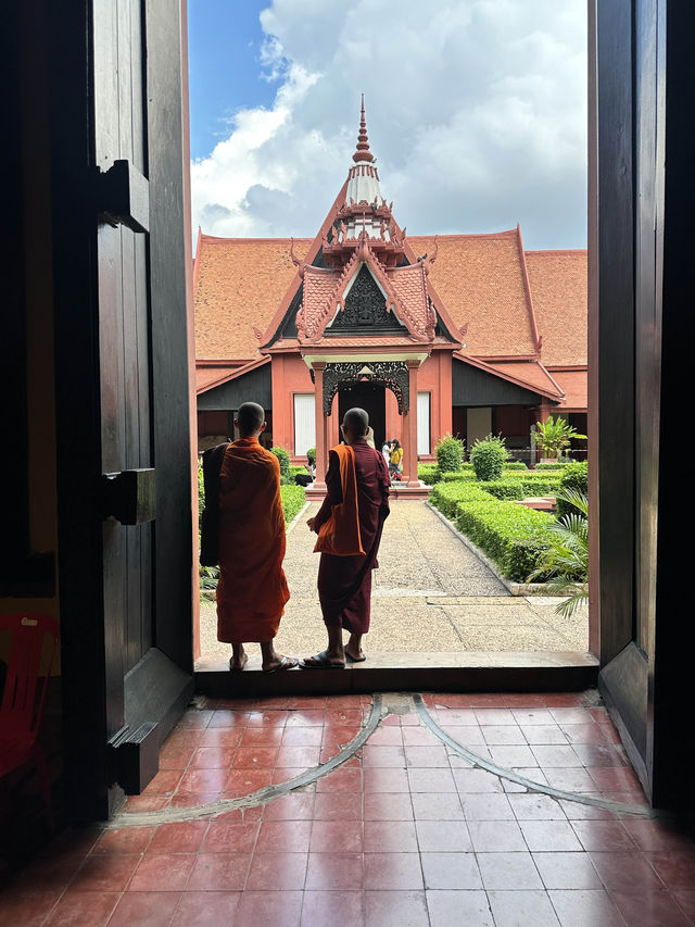As Good As Free! The Super Cheap National Museum of Cambodia 🇰🇭 