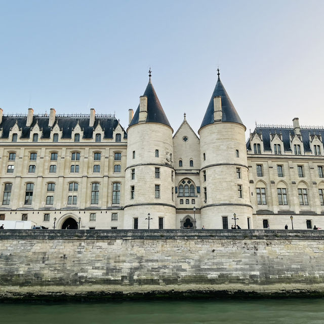 A Parisian Dream: Must-See Attractions and Hidden Gems