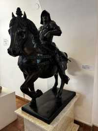 🎨 Unlock Your Eyes to Art: Gallery of Genius Zuraab Tsereleli Right in Moscow's Heart! 