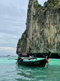 Phi-Phi lagoon or paradise?🩵