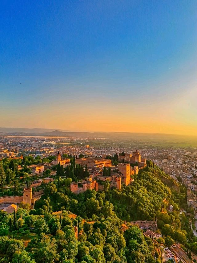 🌄 The Hills of Granada: A Tapestry of History and Breathtaking Views 🇪🇸✨